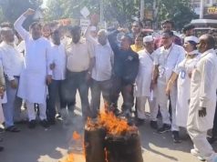 धान बिक्री को लेकर खड़े हुए संकट में किसानों के समर्थन में उतरी कांग्रेस… धान की बोरिया फूंक कर सरकार का विरोध जताया