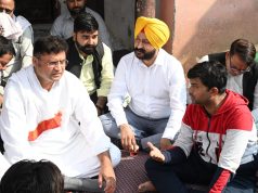 AAP नेता पहुंचे सारन गांव..जहरीली शराब से जान गवाने वाले लोगों के परिजनों से मिले