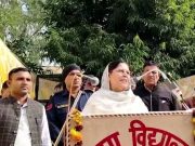 भारत संकल्प यात्रा जन संवाद कार्यक्रम में लगाए स्टॉलों का महिला एवं बाल विकास राज्यमंत्री ने किया निरीक्षण