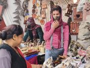 समाज में सम्मान पाने की लड़ाई ने बना दिया आत्मनिर्भर, अब अंतर्राष्ट्रीय गीता महोत्सव में अपनी शिल्प कलाएं कर रहे प्रदर्शित