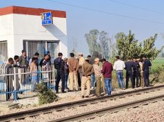 रेलवे लाइन अंडरपास को लेकर डोडा खेड़ी रेलवे सटेशन पर इक्कठा हुए करीब 5 गांव के लोग