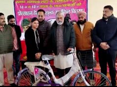 पूर्व केंद्रीय मंत्री विनोद शर्मा ने 11वी और 12वीं कक्षा के छात्रों को वितरित की साइकिल