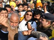 आम आदमी पार्टी ने सीएम आवास का किया घेराव…बेरोजगारी के मुद्दे पर प्रदर्शन, पुलिस ने किया लाठीचार्ज