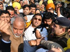 आम आदमी पार्टी ने सीएम आवास का किया घेराव…बेरोजगारी के मुद्दे पर प्रदर्शन, पुलिस ने किया लाठीचार्ज
