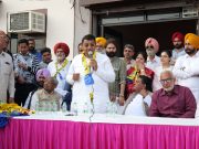 डॉ. सुशील गुप्ता ने किया मंडियों का दौरा..बोले किसान, मजदूर और व्यापारी के बीच खाई पैदा कर रही BJP
