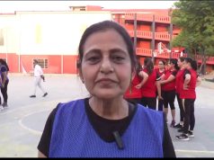 65 साल की रोली गुप्ता उम्र के इस पड़ाव में बास्केट बाल खेल कर बन रही सबके लिए मिसाल
