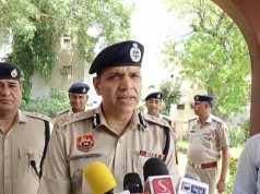लोकसभा चुनाव…जिला उपायुक्त ने पुलिस कमिश्नर के साथ मिलकर शहर में निकाला फ्लैग मार्च