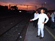 सांसद नवीन जिंदल ने रेलवे स्टेशन की सफाई व्यवस्था का लिया जायज़ा..यात्रियों से भी की बात