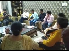 गेस्ट टीचरों को रिलीव करने के विरोध में गेस्ट टीचर पहुंचे शिक्षा मंत्री के आवास पर