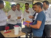 नालागढ़ से कांग्रेस उम्मीदवार हरदीप बाबा की जीत की खुशी में बार एसोसिएशन कालका ने बांटे लड्डू