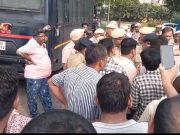 कंप्यूटर टीचर्स ने किया सीएम निवास के बाहर प्रदर्शन…आश्वासन मिलने के बाद प्रदर्शन किया खत्म