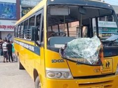 कावडिय़ों ने स्कूल बस में की तोडफ़ोड़… स्कूल बस चालकों ने किया रोड जाम