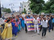 NHM कर्मचारियों की भूख हड़ताल शुरू…समर्थन में पहुंचे IMA के पूर्व राष्ट्रीय अध्यक्ष