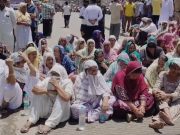 इंसाफ नाम मिलने को लेकर मृ*तक के परिजनों द्वारा किया रोड जाम