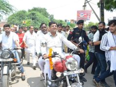 बिना हेलमेट पहने बाइक जुलूस निकालने वालों के खिलाफ ट्रैफिक पुलिस ने की बड़ी कारवाई