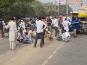 किसानों ने डीएपी खाद की मांग को लेकर NH 9 किया जाम