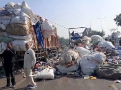 दिल्ली अमृतसर नेशनल हाइवे पर पलटा ट्रक… लगा ट्रैफिक जाम
