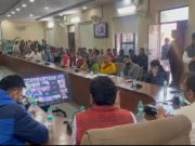 अवैध रूप से लगने वाली दुकानों को लेकर नगर निगम अधिकारियों को दी शिकायत