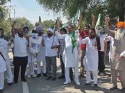 खनौरी और शम्भू बार्डर से किसानो को हटाए जाने पर किसानों ने जताया विरोध