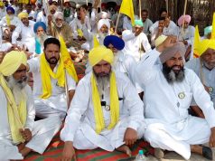 जिले के दर्जनभर गांव के किसानों ने सिंचाई विभाग में दिया धरना.. सरकार के खिलाफ जमकर की नारेबाजी