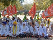 संयुक्त किसान मोर्चा के आह्वान पर विभिन्न किसान संगठनों ने सिरसा लघु सचिवालय में किया धरना