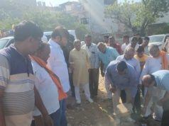 घटिया सामग्री का प्रयोग करके बनाई जा रही थी सड़क…मौके पर पहुंचे मंत्री गौरव गौतम