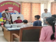 महेंद्रगढ़ में आठ साल की छात्रा बनी कुछ देर के लिए SHO, बोली – ‘सभी बदमाशों को जेल भेजूंगी’