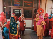 परिवार नियोजन ऑपरेशन रद्द, अस्पताल में महिलाओं और आशा वर्कर्स ने किया हंगामा
