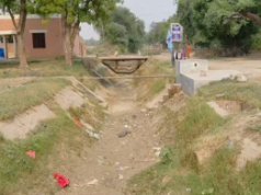 पानी की किल्लत को लेकर सिरसा के लघु सचिवालय में किसानों ने दिया धरना