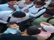 रेवाड़ी रेलवे स्टेशन पर टिकट निरीक्षक पर अवैध वसूली का आरोप, VIDEO वायरल
