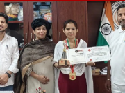 कैथल की ऐलिस ने 8 फीट 7 इंच लंबे बालों से बनाया वर्ल्ड रिकॉर्ड, कैंसर पीड़ित के लिए दान किए बाल