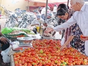 100 के पार पहुंचा टमाटर: यमुनानगर में बढ़े दामों से हाहाकार, न स्वाद बचा न बजट