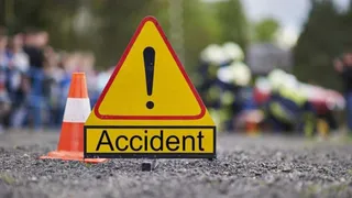 रेवाड़ी में दर्दनाक हादसा: चलते ऑटो का एक्सीलेटर दबाने से पलटा वाहन, 4 साल के बच्चे की मौत