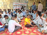 बिजली कर्मचारियों का एसई कार्यालय पर किया प्रदर्शन: मांगें पूरी न होने पर अनिश्चितकालीन धरने की चेतावनी
