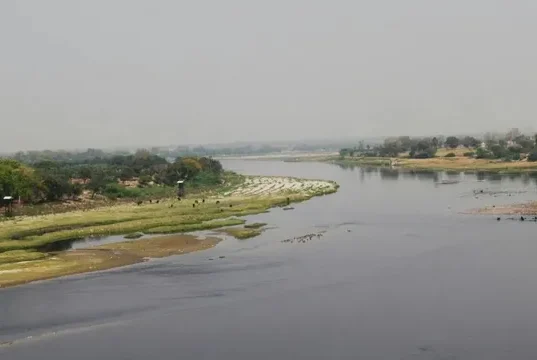 यमुना किनारे कटाव रोकने की तैयारी तेज, चार करोड़ से लगाए जाएंगे स्टड्स