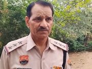 फरीदाबाद में पेड़ से लटका मिला युवक का शव… मोबाइल से हुई पहचान, पुलिस आत्महत्या और अन्य पहलुओं की जांच में जुटी