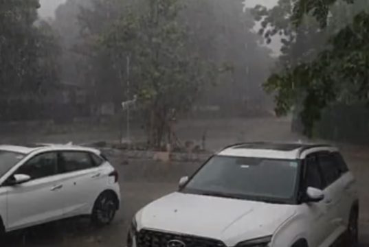 हरियाणा में बदला मौसम का मिजाज: आंधी-बारिश से गर्मी से राहत, कई जिलों में नुकसान