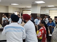 फरीदाबाद में महिला आयोग की जनसुनवाई में हंगामा : दोनों पक्षों के बीच धक्का-मुक्की, पुलिस ने संभाला मोर्चा