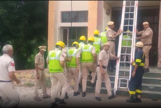 पलवल में सिविल डिफेंस मॉक ड्रिल, कॉलेज पर हमले जैसी आपात स्थिति से निपटने का किया अभ्यास