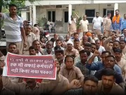 मांगों को लेकर सफाई और फायर ब्रिगेड कर्मचारियों की तीन दिवसीय हड़ताल शुरू, सरकार के खिलाफ प्रदर्शन