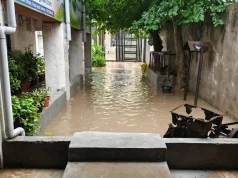 सोहना के जखोपुर स्कूल में बारिश का पानी भरने से पढ़ाई प्रभावित, 15 साल से समस्या बरकरार