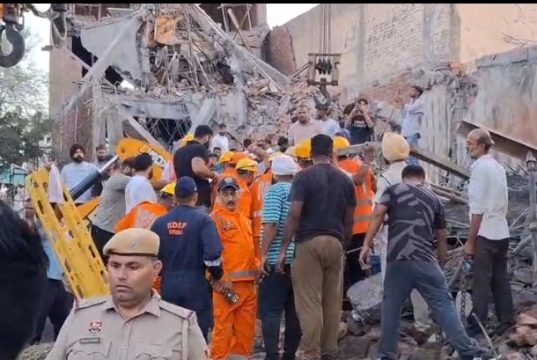 अंबाला में बड़ा हादसा: निर्माणाधीन तीन मंजिला इमारत गिरी, कई मजदूर मलबे में दबे