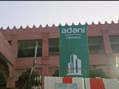 गुरुग्राम के शीतला माता मंदिर के पास अडानी के विज्ञापन बैनरों पर विवाद, महिला कांग्रेस ने उठाए सवाल